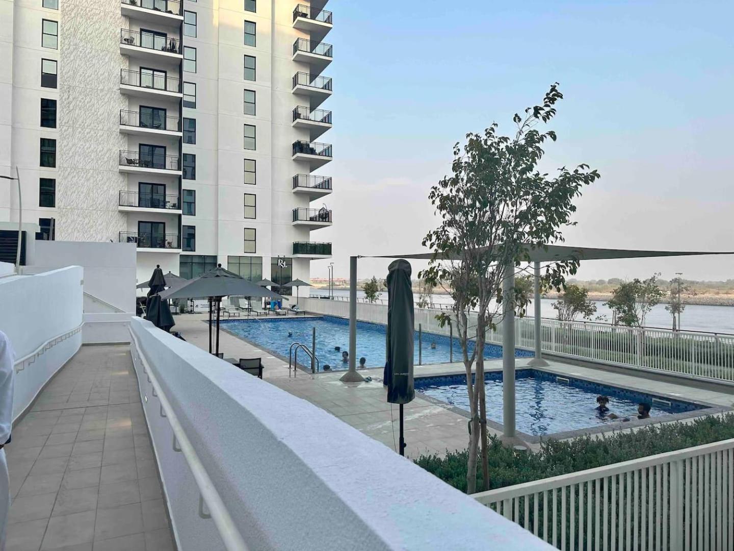 Yas & Ferrari World 1br Waterfront Gym *